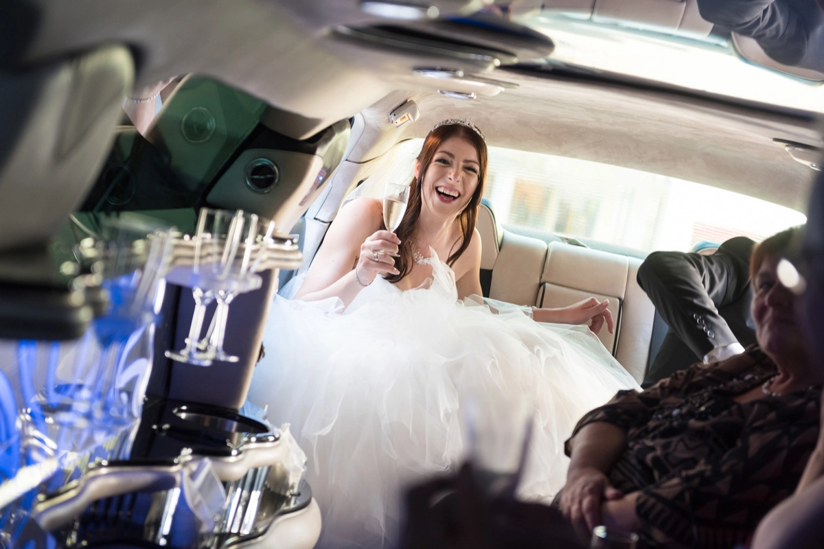 Brautfoto  - Hochzeitsfoto in einer Limosine